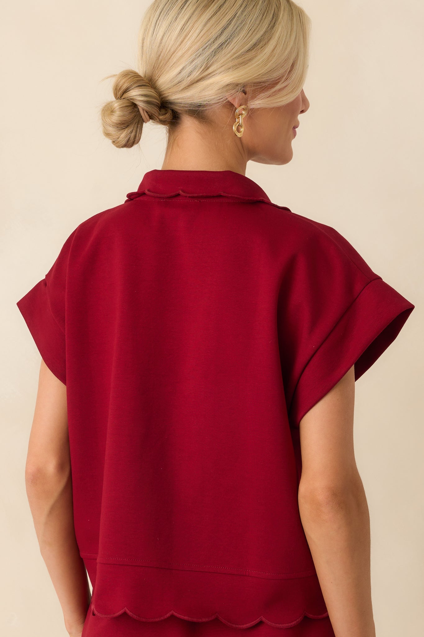 Best One Yet Burgundy Cotton Scallop Hem Short Sleeve Pullover